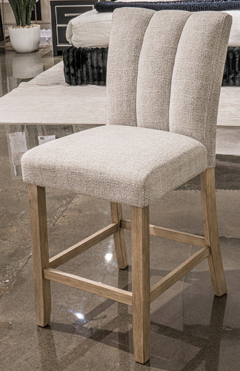 Larawyn Counter Height Barstool - Furniture House (Dover,NJ)